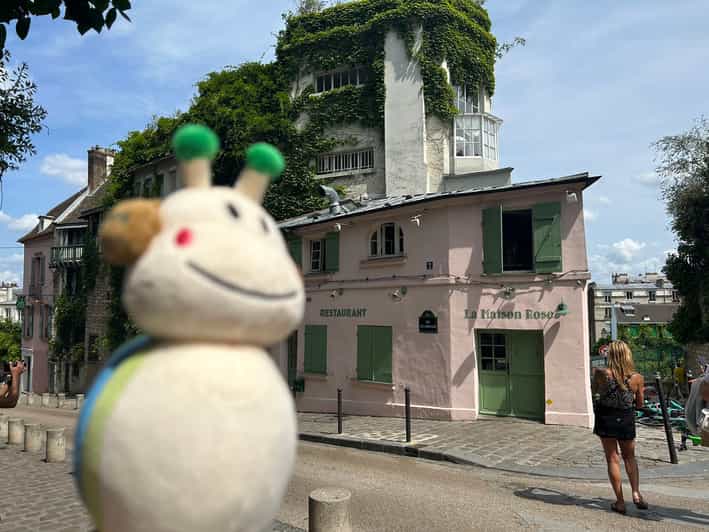 Montmartre 2 Hours SelfGuided Tour GetYourGuide