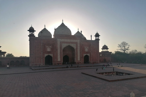 Von Jaipur aus: Private Sonnenaufgangstour zum Taj Mahal & Agra Fort