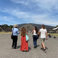 Teotihuacan, Tour con un local, transporte y comida - Hizvo