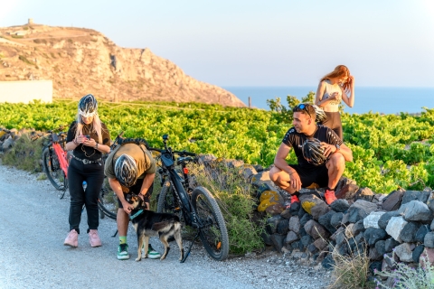 Excursiones guiadas en e-bici por Santorini