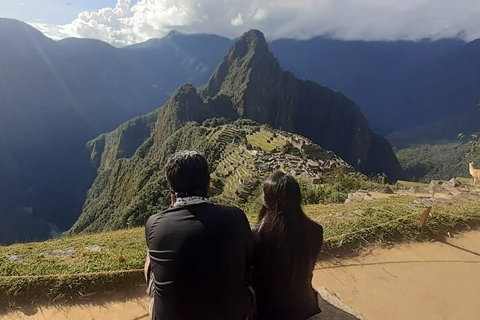 From Cusco: Private Tour 4D/3N - Inca Trail to Machu Picchu