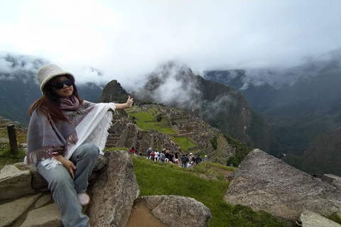 From Cusco: Private Tour 4D/3N - Inca Trail to Machu Picchu