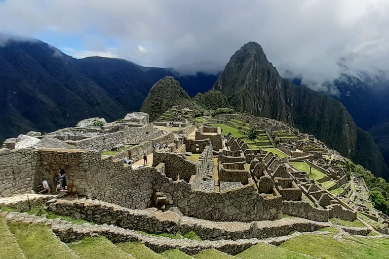 From Cusco: Private Tour 4D/3N - Inca Trail to Machu Picchu