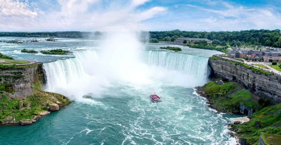 Toronto: Niagarafälle-Tagestour + Bootsfahrt & Unter den Wasserfällen