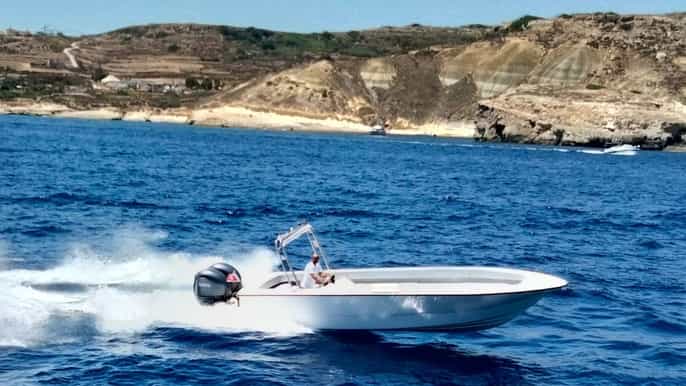 Alquiler de lancha rápida privada para Comino, Gozo y Blue Lagoon.