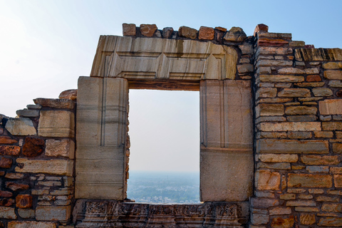 Esplora Chittor Fort e Pushkar con Jaipur Drop da Udaipur