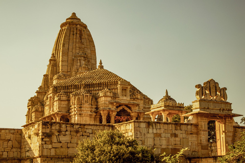 Esplora Chittor Fort e Pushkar con Jaipur Drop da Udaipur