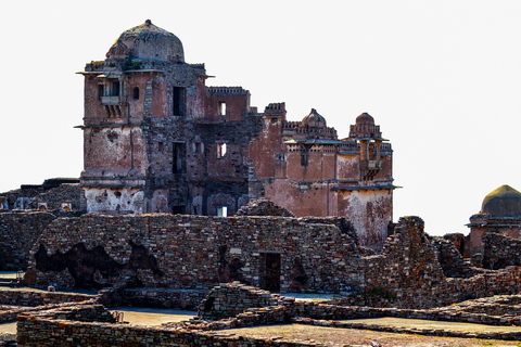 Esplora Chittor Fort e Pushkar con Jaipur Drop da Udaipur