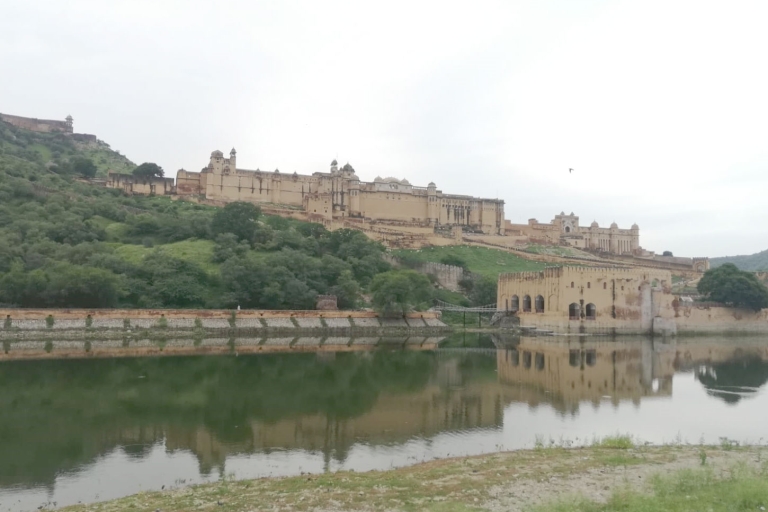 Jaipur: Ganztägige Stadtrundfahrt durch Jaipur mit dem AutoTour mit Eintritt + Mittagessen + Reiseführer + Auto