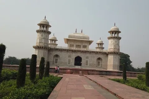 From Rishikesh: 2 Days Taj Mahal Agra Tour
