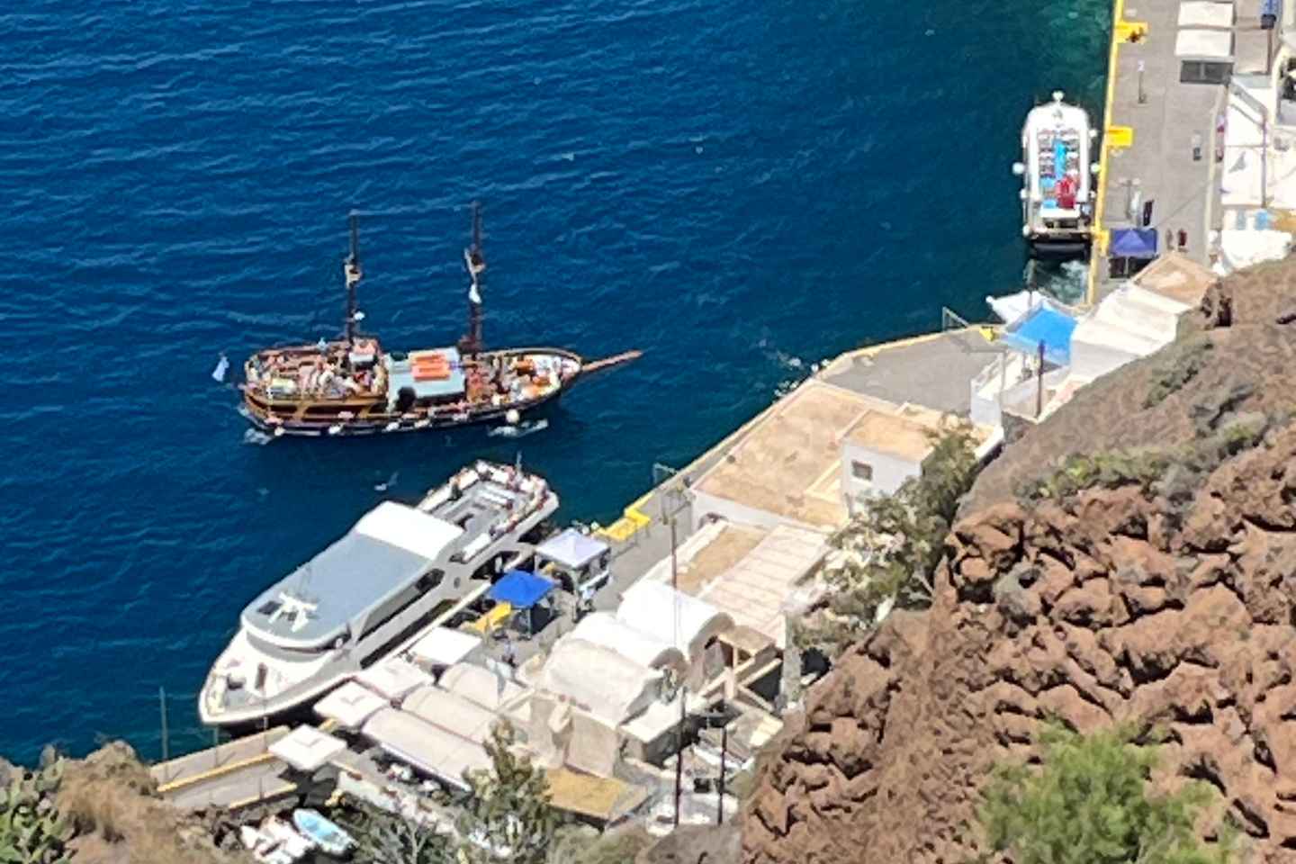 From Rethymno: Full-Day Trip to Santorini by Boat