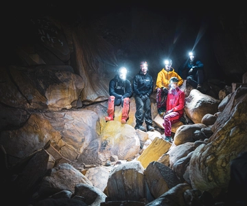 Exploration de la grotte d'Øyfjellgrotta