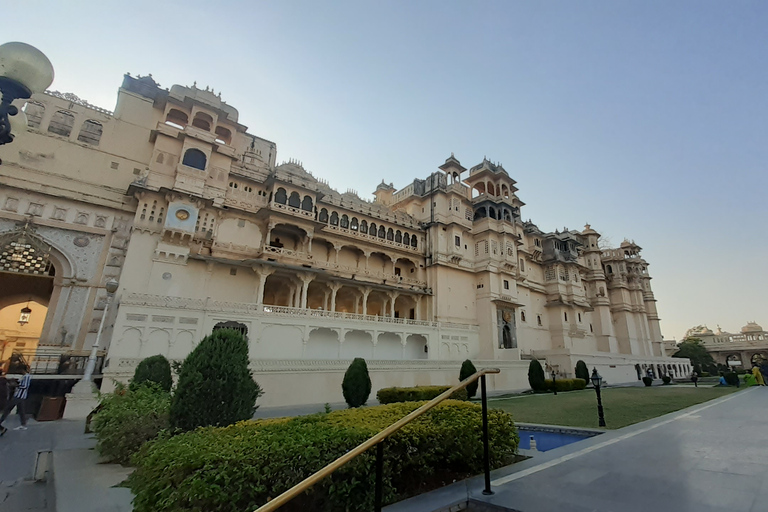 Udaipur: Visita guiada privada a la ciudad de UdaipurOpción Estándar