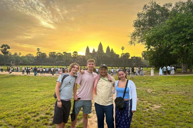 Kleingruppentour durch Angkor Wat mit Sonnenaufgang & GuideKleingruppe Sonnenaufgang Angkor wat Tagestour & Guide