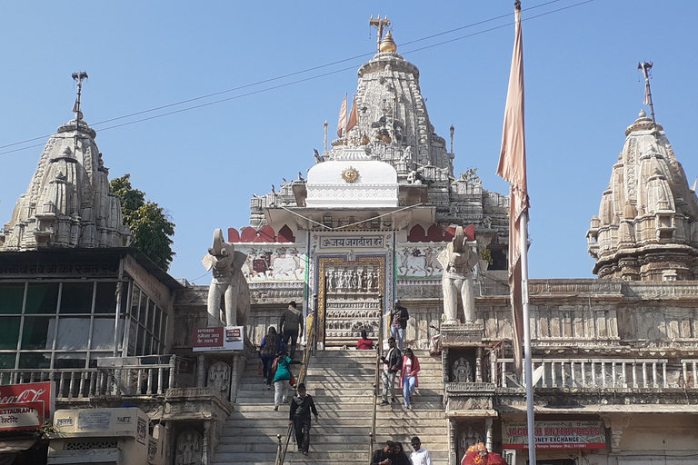 Udaipur: Privat City Sightseeing guidad tur med Tuk TukUdaipur: Privat guidad stadsvandring med sightseeing med Tuk Tuk