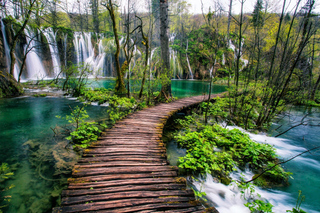 Zadar: Plitvice Lakes Guided Day Tour with Tickets