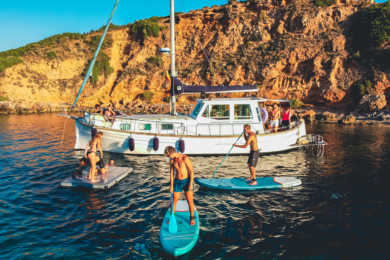 Palma: Private Classic Mallorcan Boat Tou Palma Bay: Cruise to Sea Caves or Calas with tapas & drinks