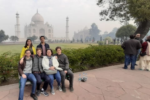 Ab Delhi: Private Taj Mahal & Agra Tour mit dem ExpresszugTour mit Sitzplätzen in der zweiten Klasse ohne Eintritt und Mittagessen
