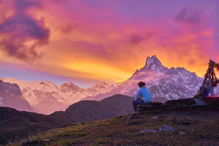 Vue panoramique de l'Everest avec coucher et lever du soleil