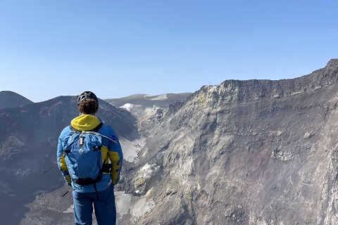 Ätna: Wanderung zum Gipfel auf 2900 Metern Höhe und Rückfahrt mit dem GeländewagenÄtna: Wanderung zum Gipfel aus 2900 Metern