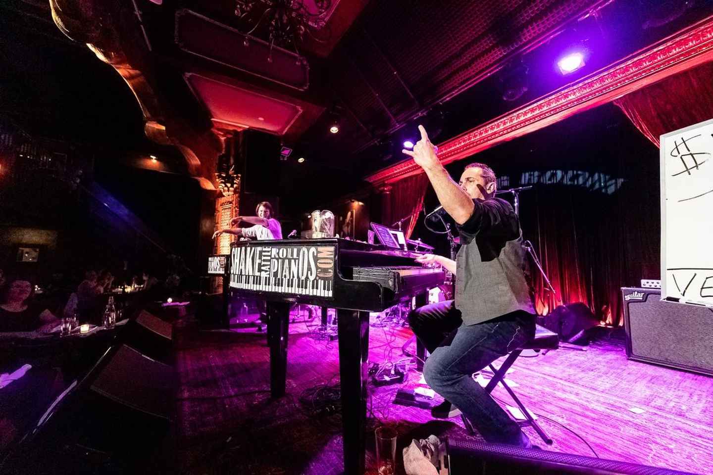 New York City: Dueling Pianos Show - New York City: Dueling Pianos Show
