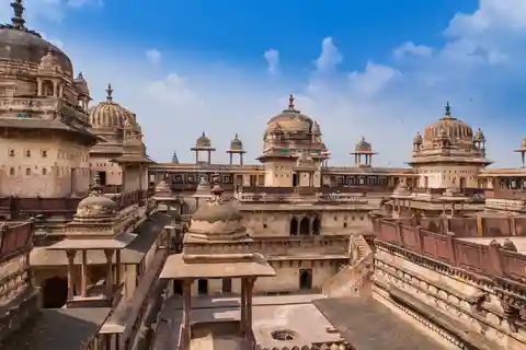 From Khajuraho: Orccha Fortress Guided Day Trip