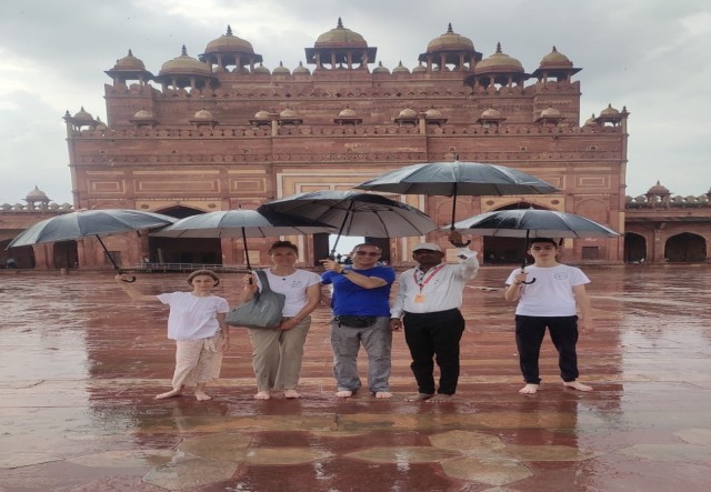 Visit From Agra Fatehpur Sikri and Market Private Half-Day Tour in Agra