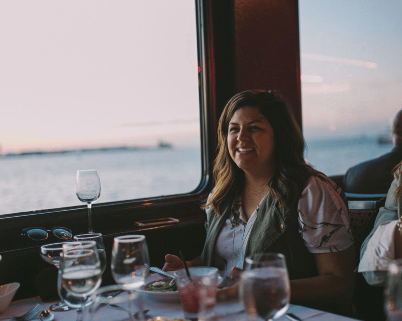 Chicago, Fireworks Buffet Diner Cruise sur le lac Michigan - Hizvo