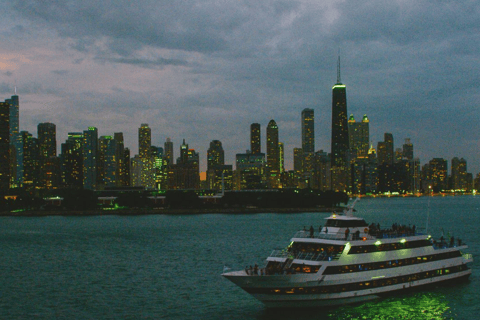 Chicago, USA Middagskryssning med fyrverkeribuffé på Lake MichiganChicago: Båttur med fyrverkerishow och middagsbuffé