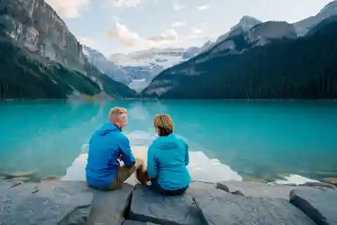 From Banff: Louise & Moraine Lake Guided Hiking Day Trip