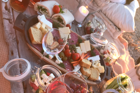 PicNic al tramonto poco affollato di Santorini