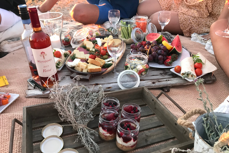 PicNic al tramonto poco affollato di Santorini