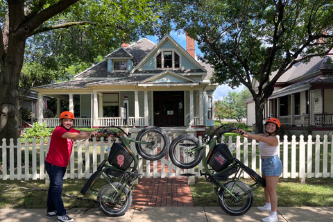 Passeio de E-Bike pelo Assassinato e História do JFK em DallasHistória da equitação: JFK&#039;s Dallas eBike Tour