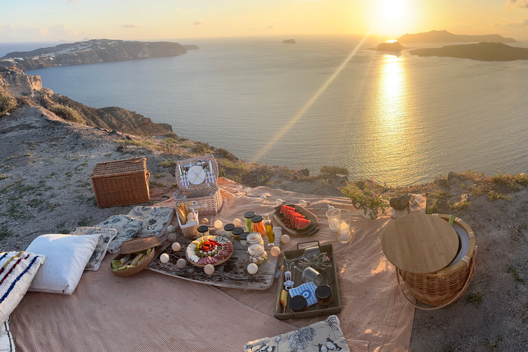 PicNic al tramonto poco affollato di Santorini