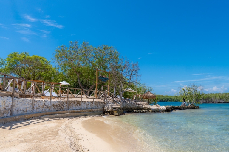 Odwiedź wyspy różańcowe: ciesz się zaczarowaną plażąOdkryj Isla del Rosario Live the Enchanted Beach Experienc