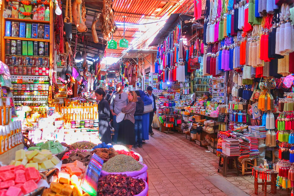 Lanterna Marocchina E Lampada Nel Mercato Della Medina Di