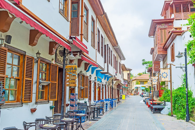 Explore o centro histórico com o sabor local