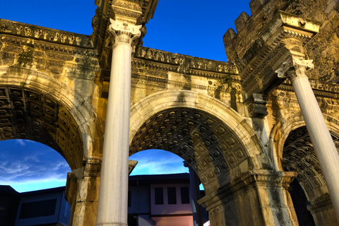 Explora el casco antiguo con sabor local