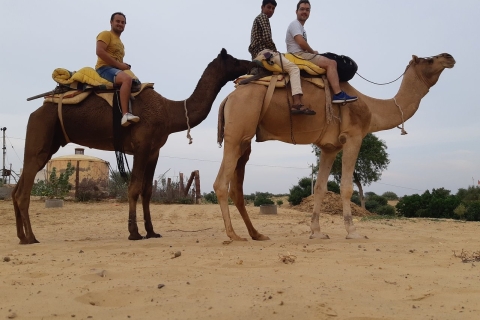 Un safari inoubliable à dos de chameau et en jeep à Osian VilllageTemple d'Osian avec promenade à dos de chameau et safari en jeep depuis Jodhpur