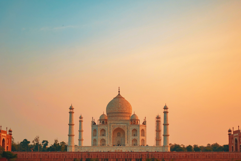 Visite du Taj Mahal depuis Delhi : Visite d'Agra en voiture le même jourVisite avec voiture + chauffeur + entrée payante + guide touristique + déjeuner