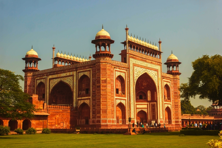 Visite du Taj Mahal depuis Delhi : Visite d'Agra en voiture le même jourVisite avec voiture + chauffeur + entrée payante + guide touristique + déjeuner
