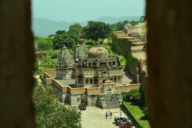 Dagtocht door het Kumbhalgarh-fort en de Ranakpur-tempel vanuit Jodhpur