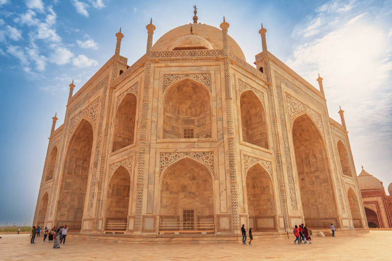 Visite du Taj Mahal depuis Delhi : Visite d'Agra en voiture le même jourVisite avec voiture + chauffeur + entrée payante + guide touristique + déjeuner