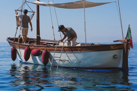 Cagliari : tour en bateau, plongée en apnée, apéritif et arrêts divers