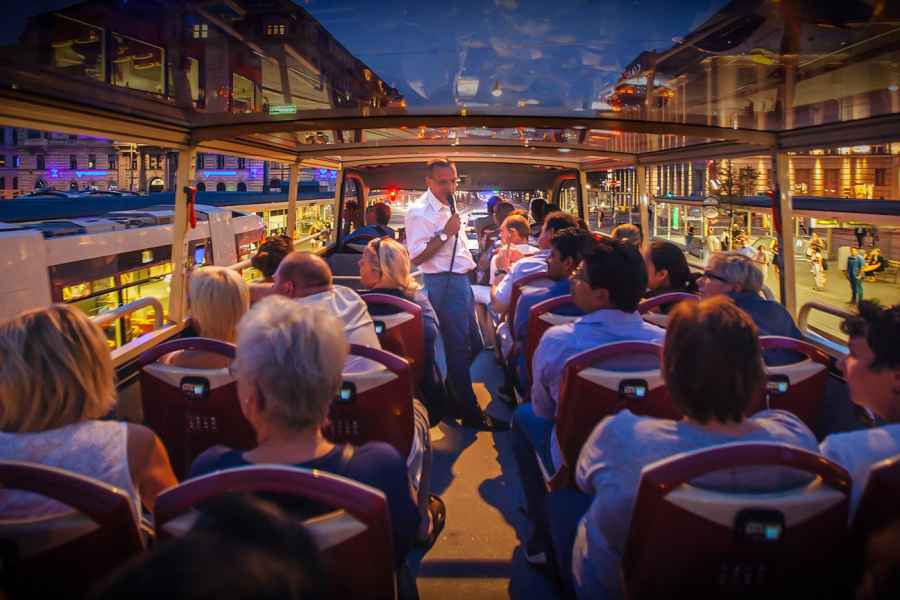 Berlin: Abendliche Stadtrundfahrt im Bus mit Live-Kommentar. Foto: GetYourGuide