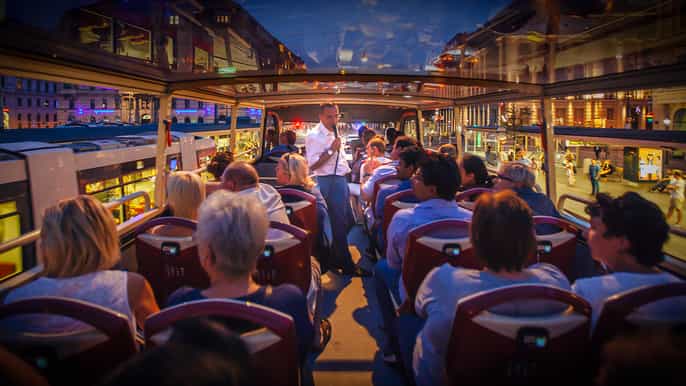 Berlín: Visita nocturna guiada en autobús descapotable