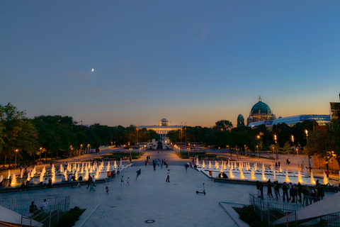 Berlin: Sightseeingtur på kvällen med buss med livekommentarerBerlin - kvällsrundtur med buss Kvälls sightseeing med buss med livekommentarer