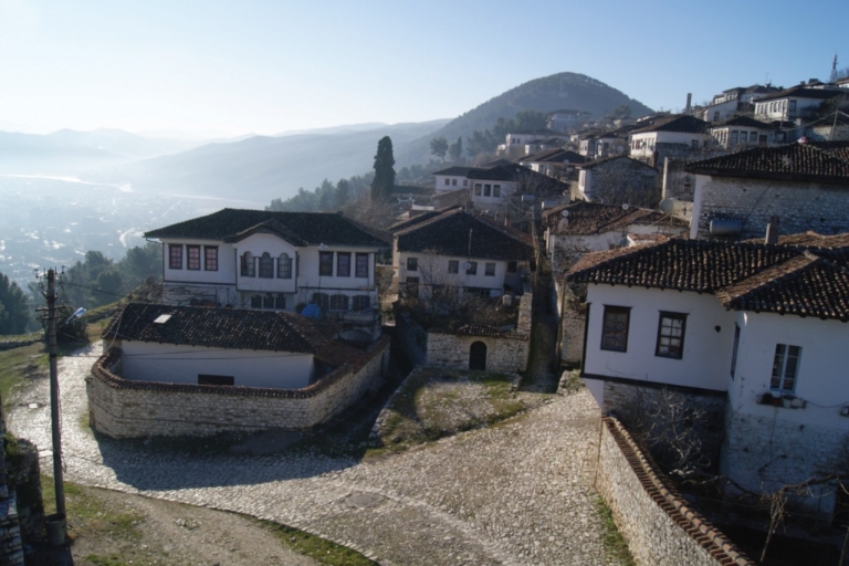 Z Durres: Zamek Berat i zwiedzanie miastaZamek w Beracie i wycieczka po mieście