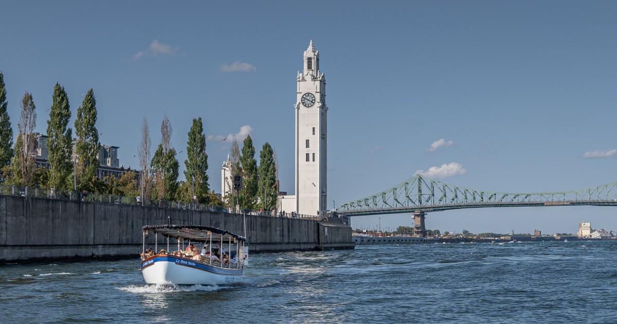 montreal electric boat cruise with onboard bar
