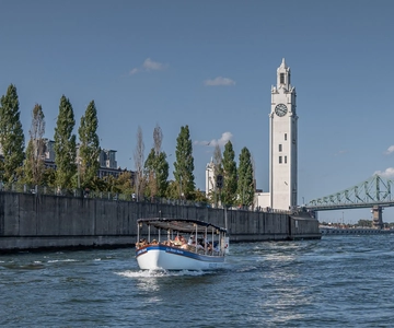 Montreal: Electric Boat Cruise with Onboard Drinks